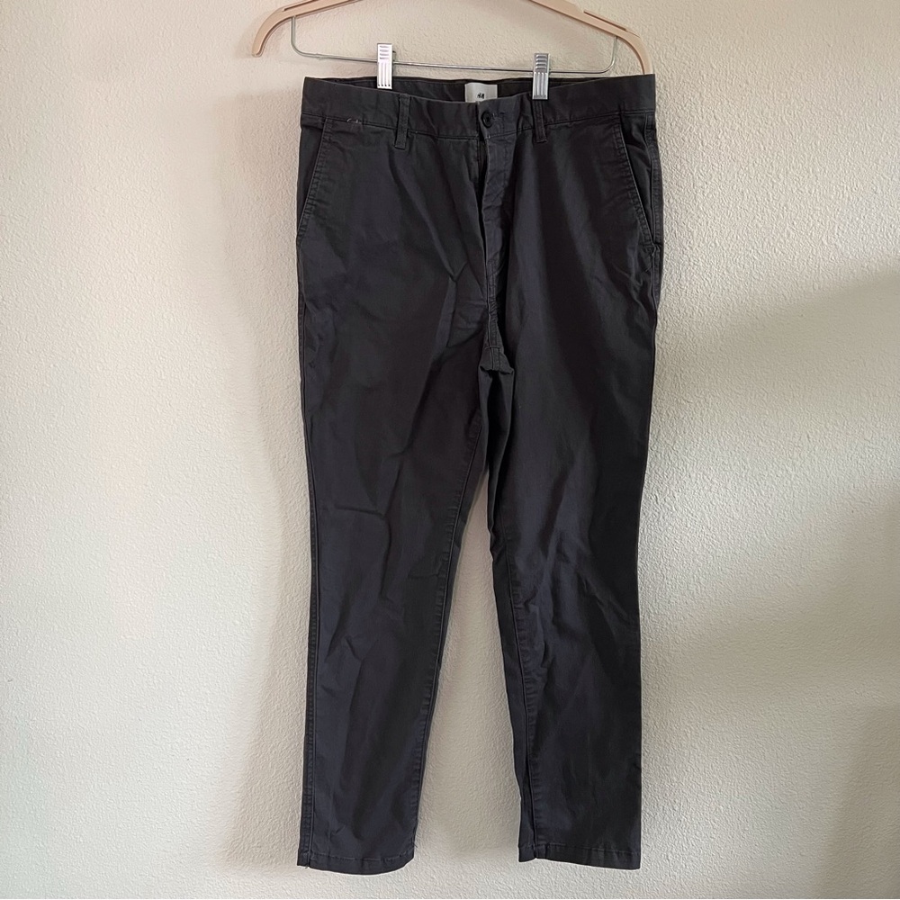 Grey chino shorts. 31